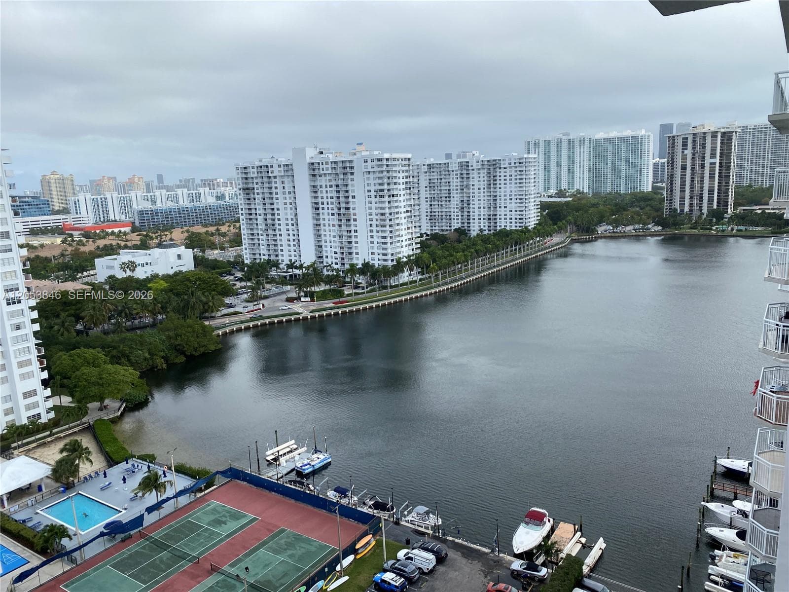 18061 Biscayne Blvd 1902 photo 1