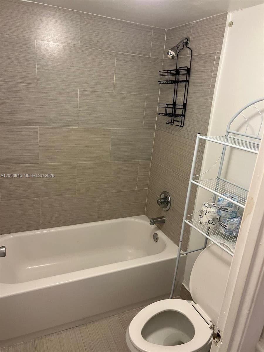 18061 Biscayne Blvd 1902 photo 5