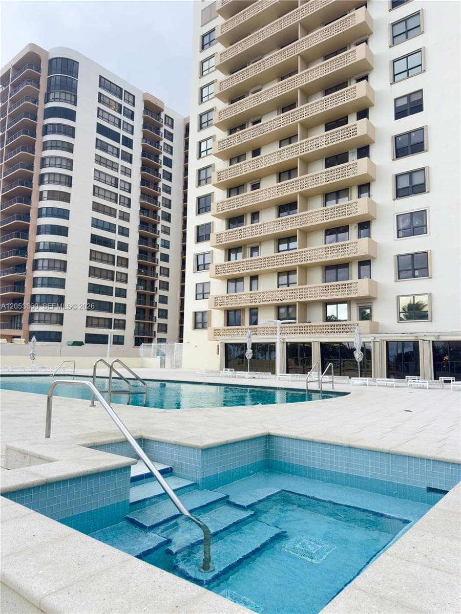 10185 Collins Ave 202 photo 10