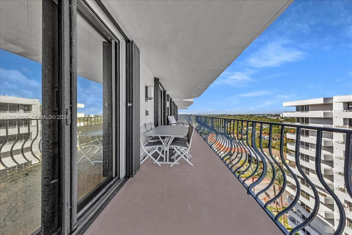8877 Collins Ave PH-2 photo 23