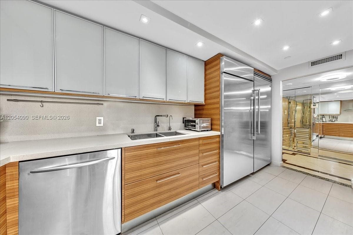 8877 Collins Ave PH-2 photo 13