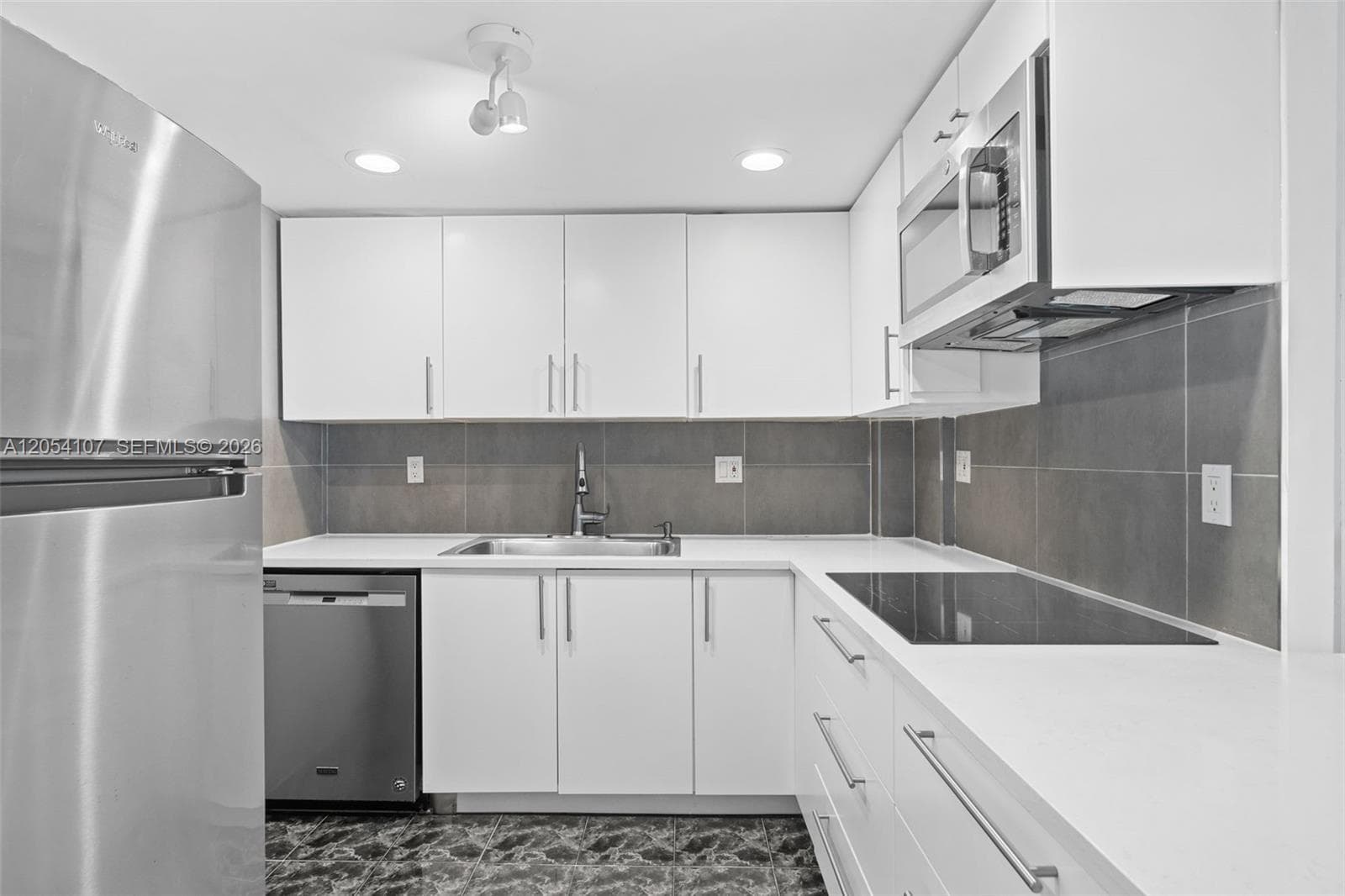 1913 S Ocean Dr 208 photo 3