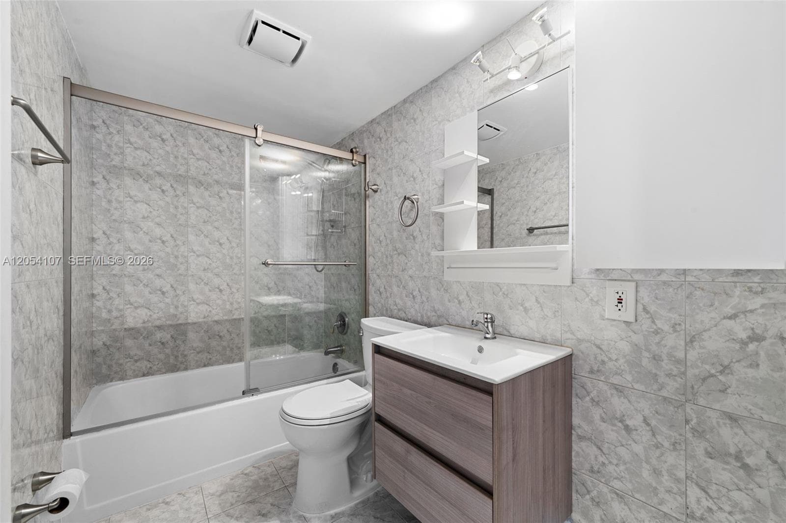 1913 S Ocean Dr 208 photo 11