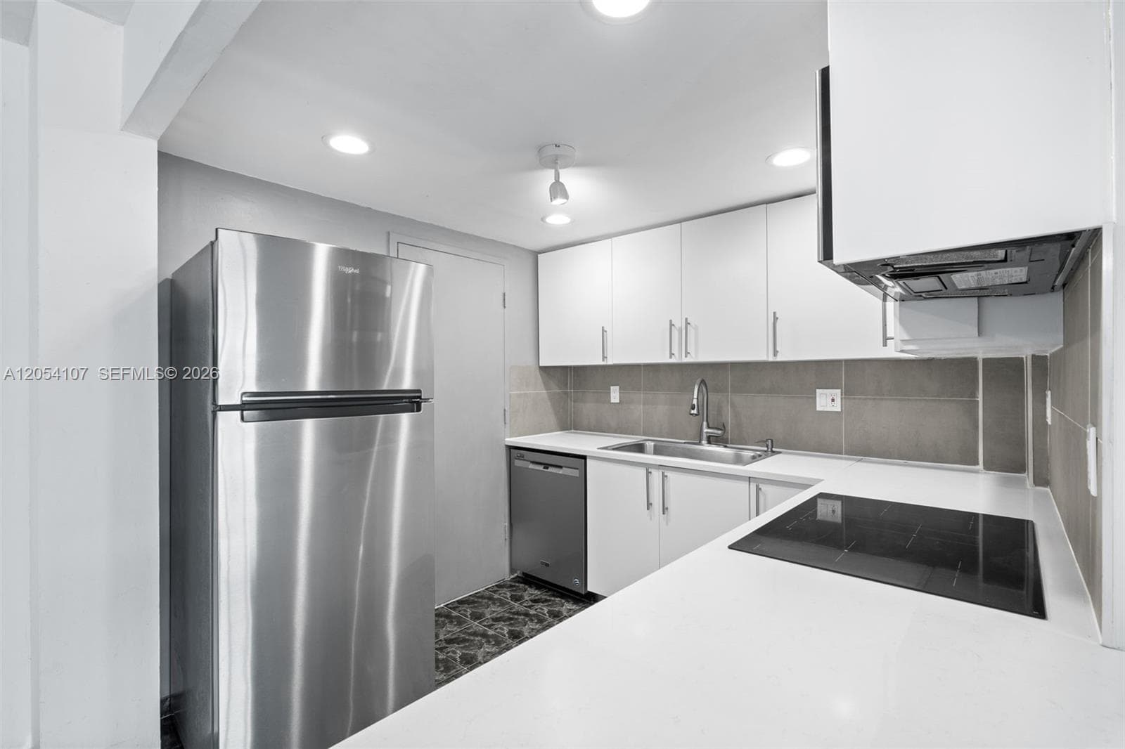 1913 S Ocean Dr 208 photo 4