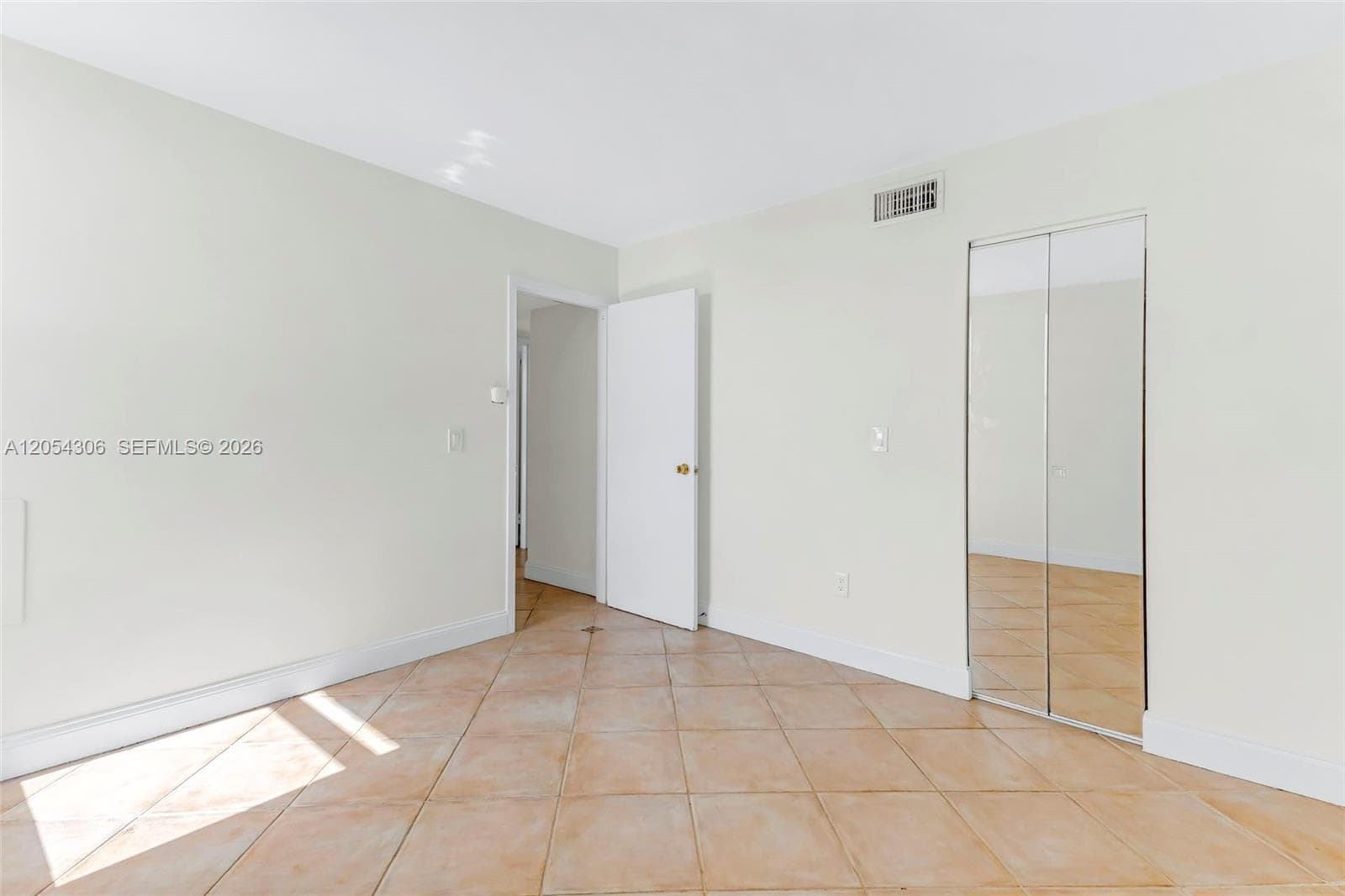 2350 NE 135th St 1510 photo 17
