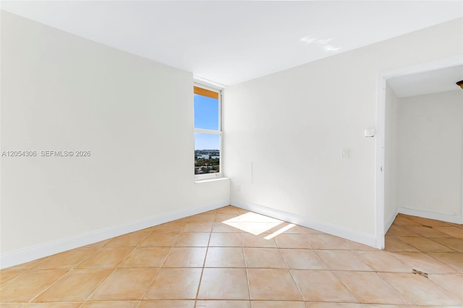 2350 NE 135th St 1510 photo 18