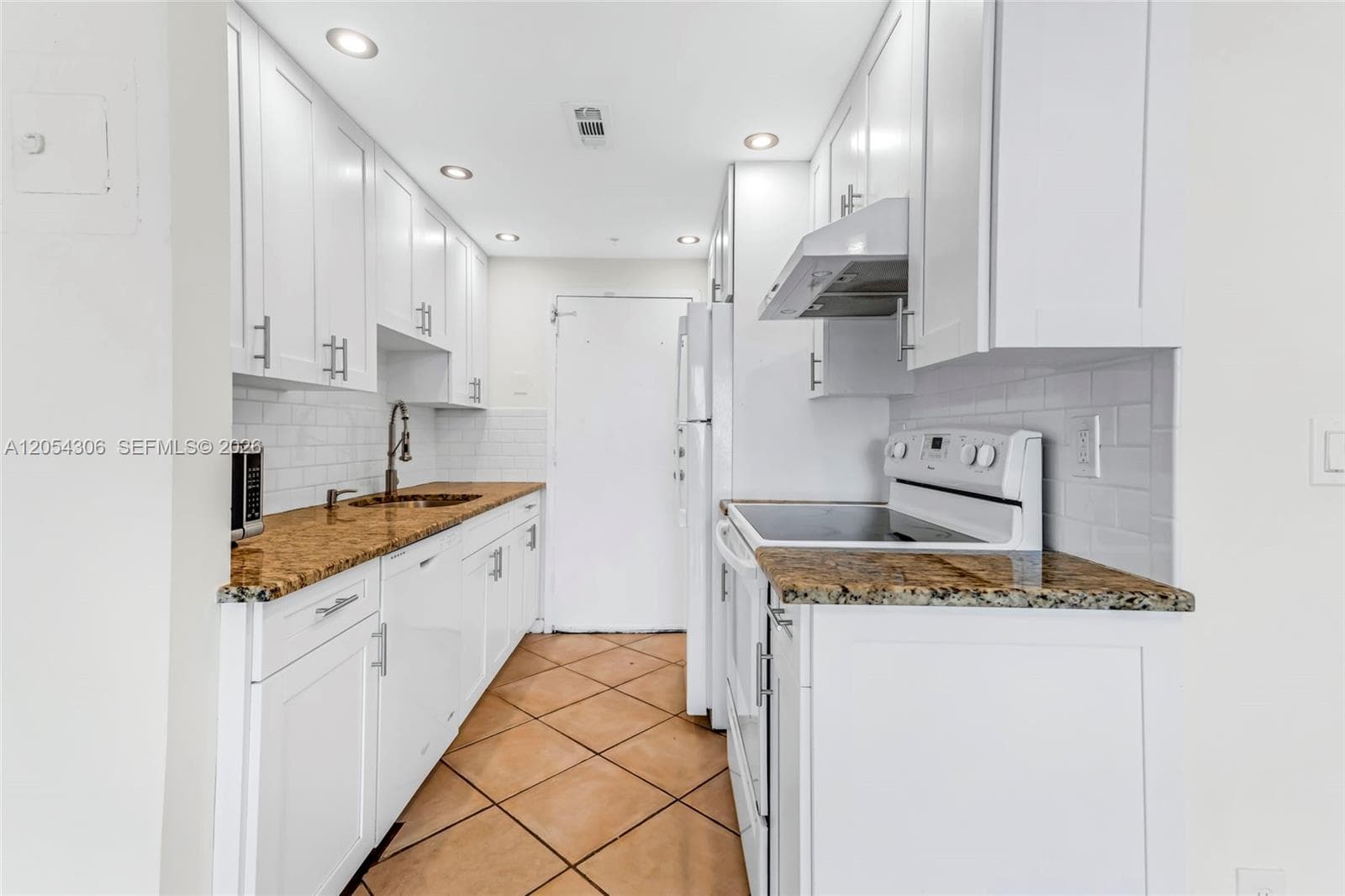 2350 NE 135th St 1510 photo 4