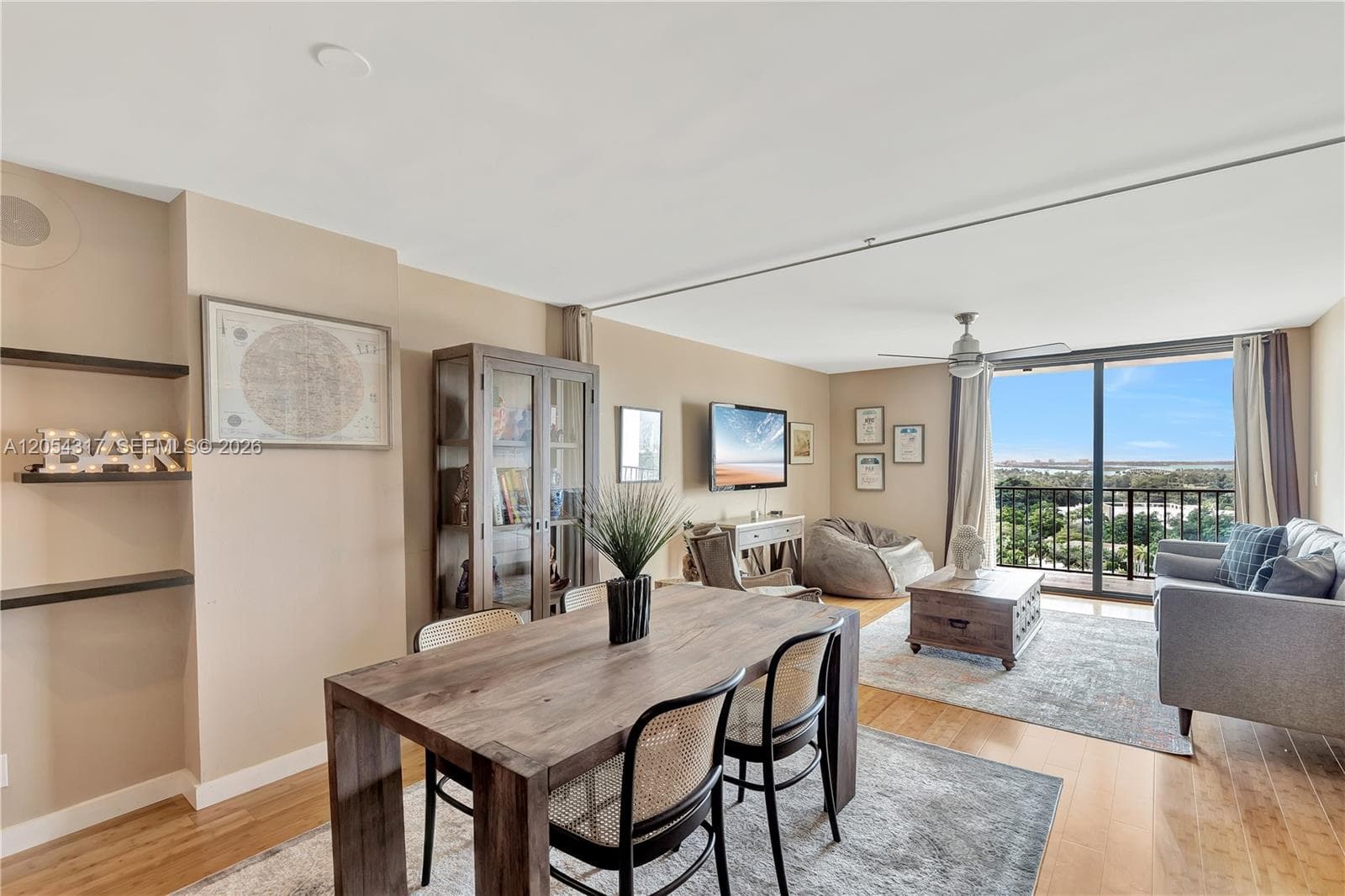 2625 Collins Ave 1609 photo 2