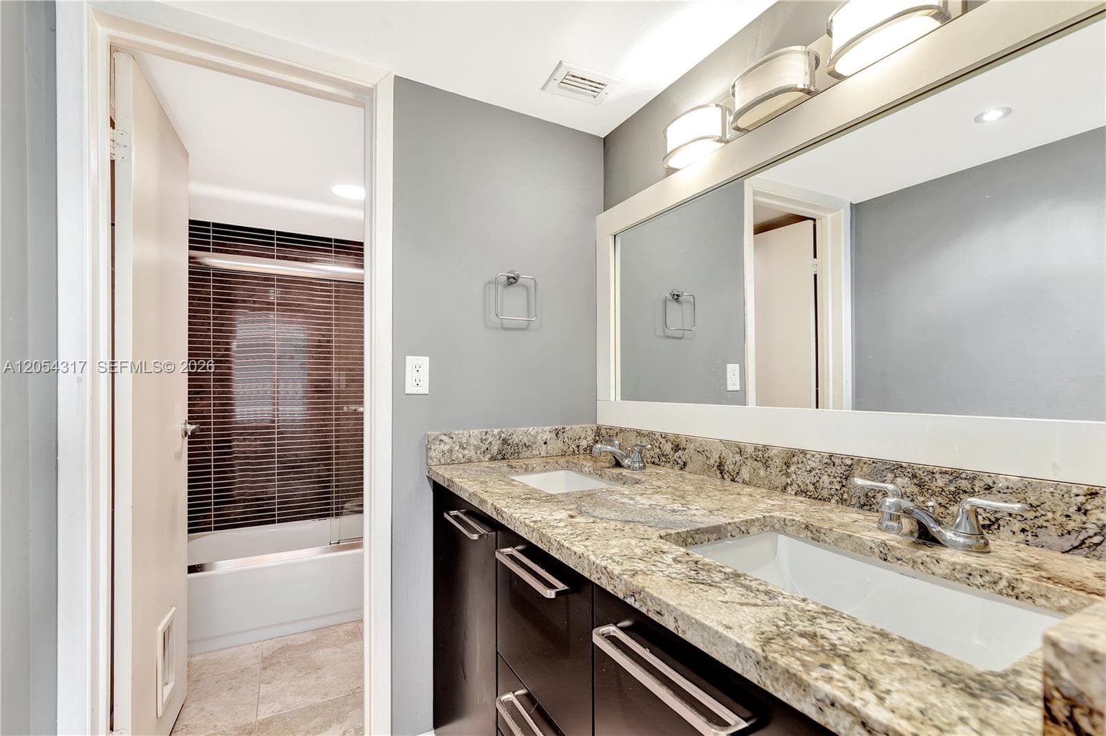2625 Collins Ave 1609 photo 14