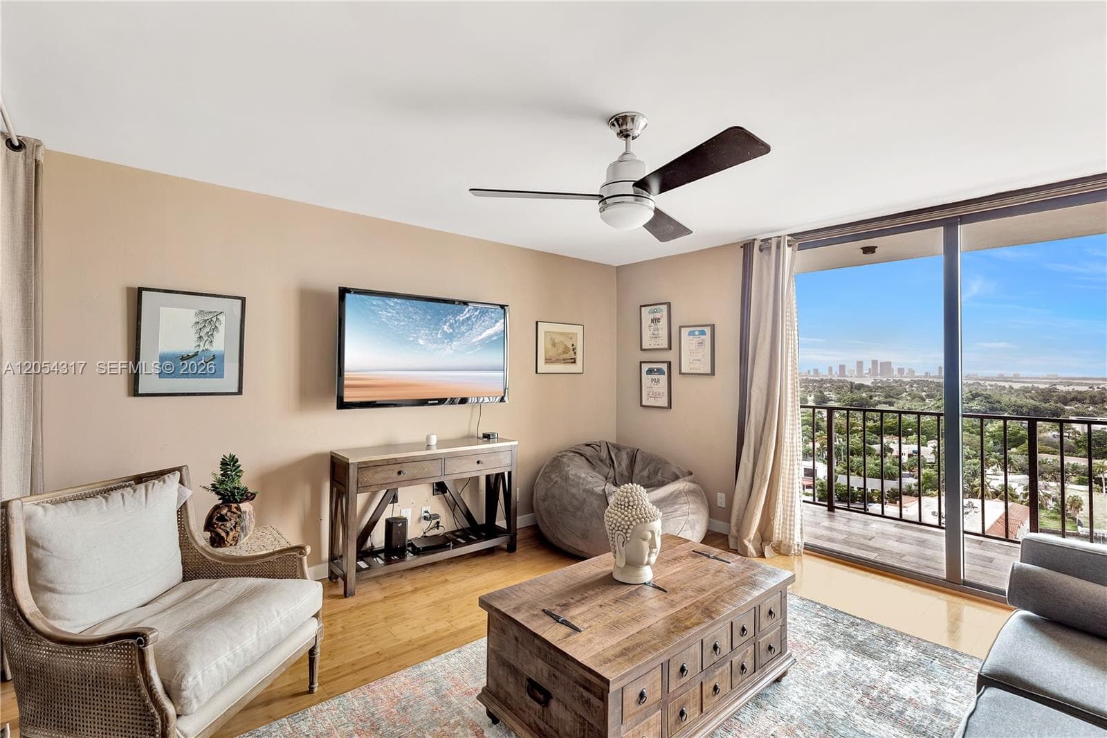 2625 Collins Ave 1609 photo 4
