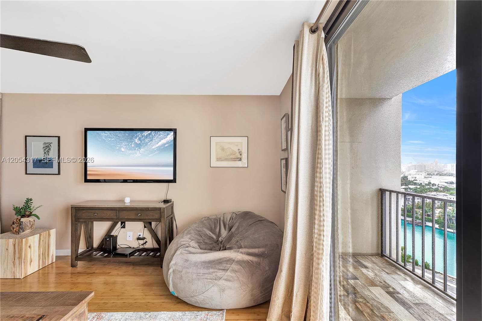 2625 Collins Ave 1609 photo 8