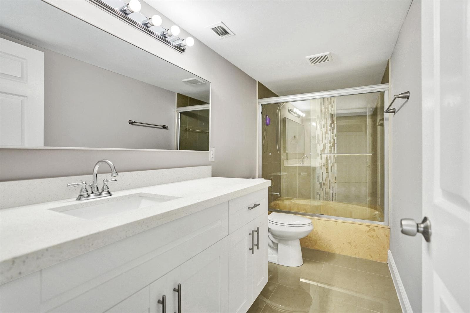 2200 S Cypress Bend Drive 707 photo 12