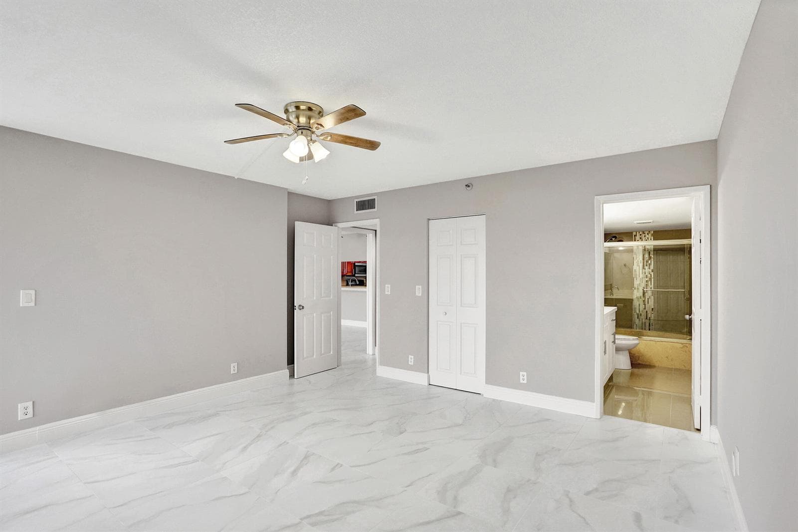 2200 S Cypress Bend Drive 707 photo 7