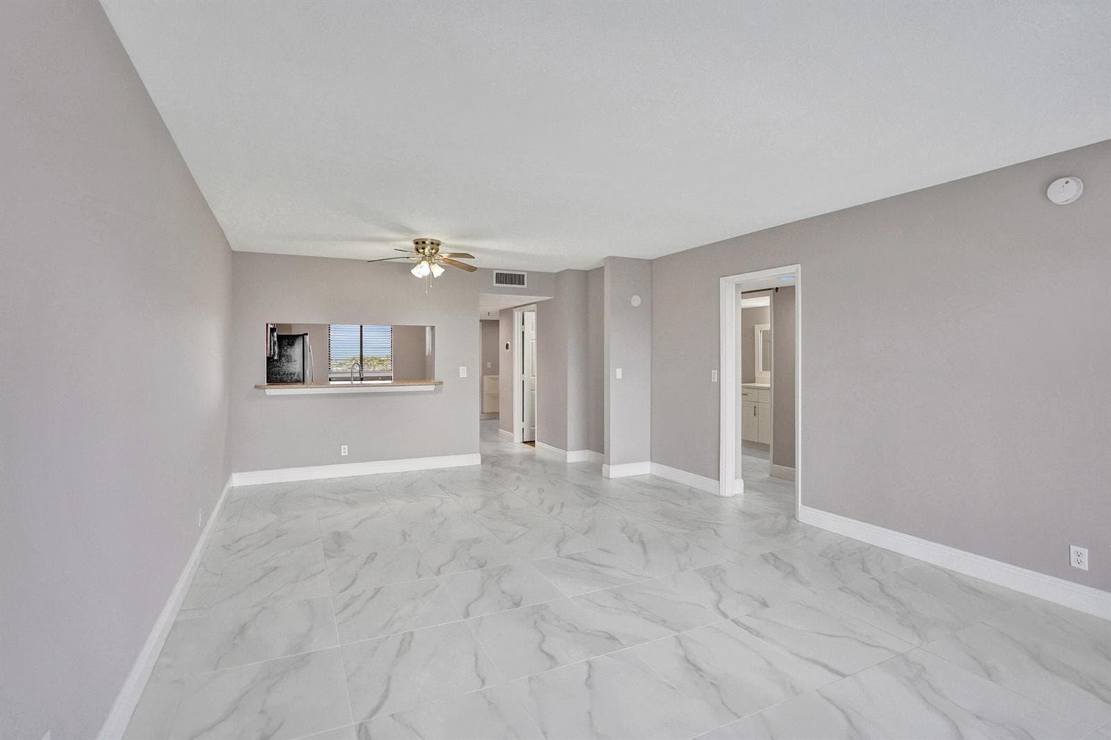 2200 S Cypress Bend Drive 707 photo 3