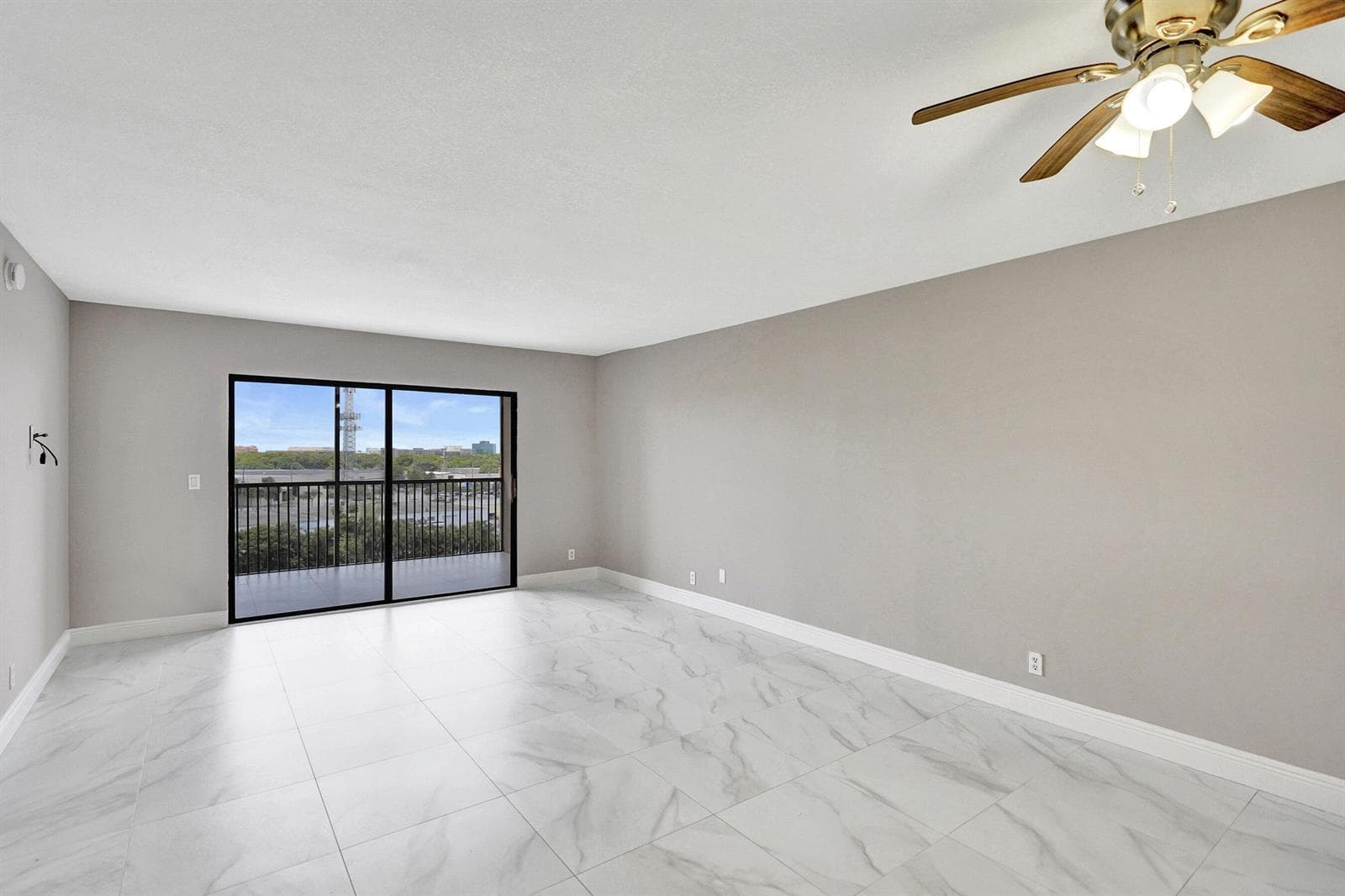 2200 S Cypress Bend Drive 707 photo 5