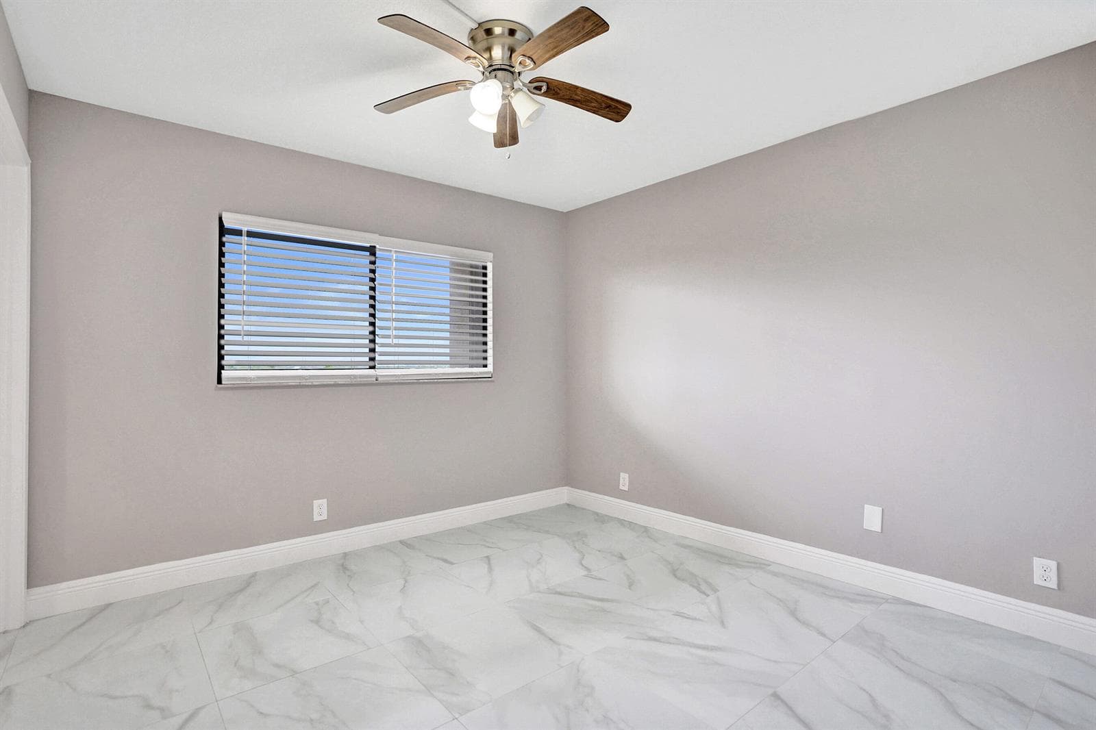 2200 S Cypress Bend Drive 707 photo 20