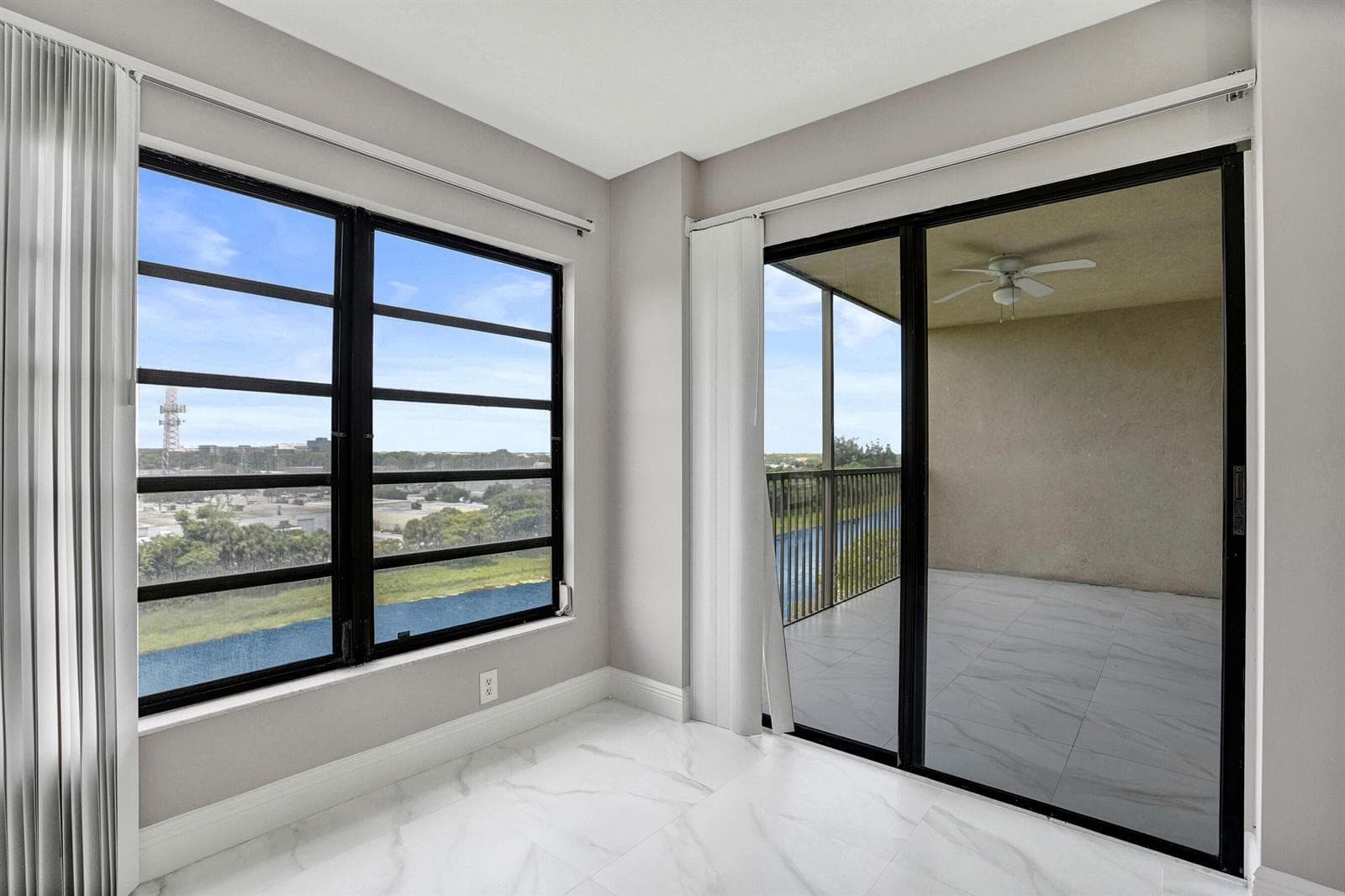 2200 S Cypress Bend Drive 707 photo 9