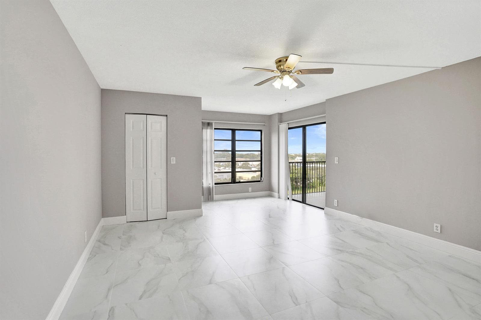 2200 S Cypress Bend Drive 707 photo 10