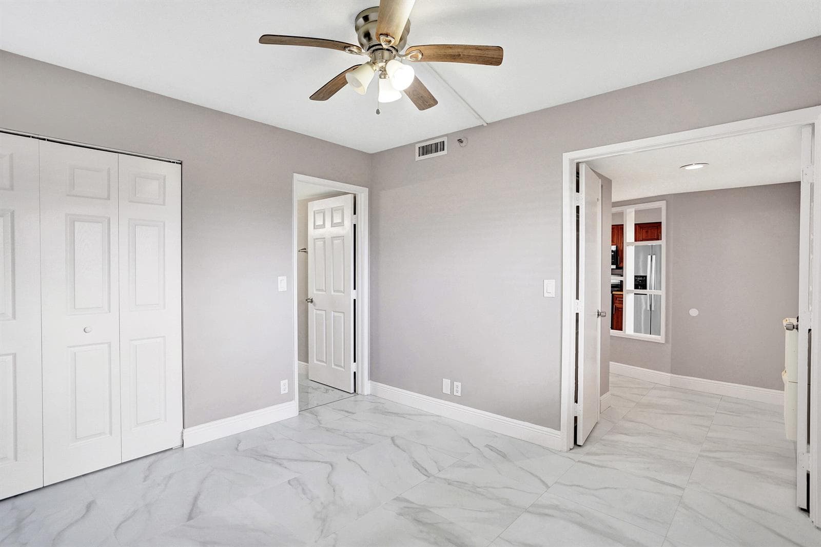 2200 S Cypress Bend Drive 707 photo 14