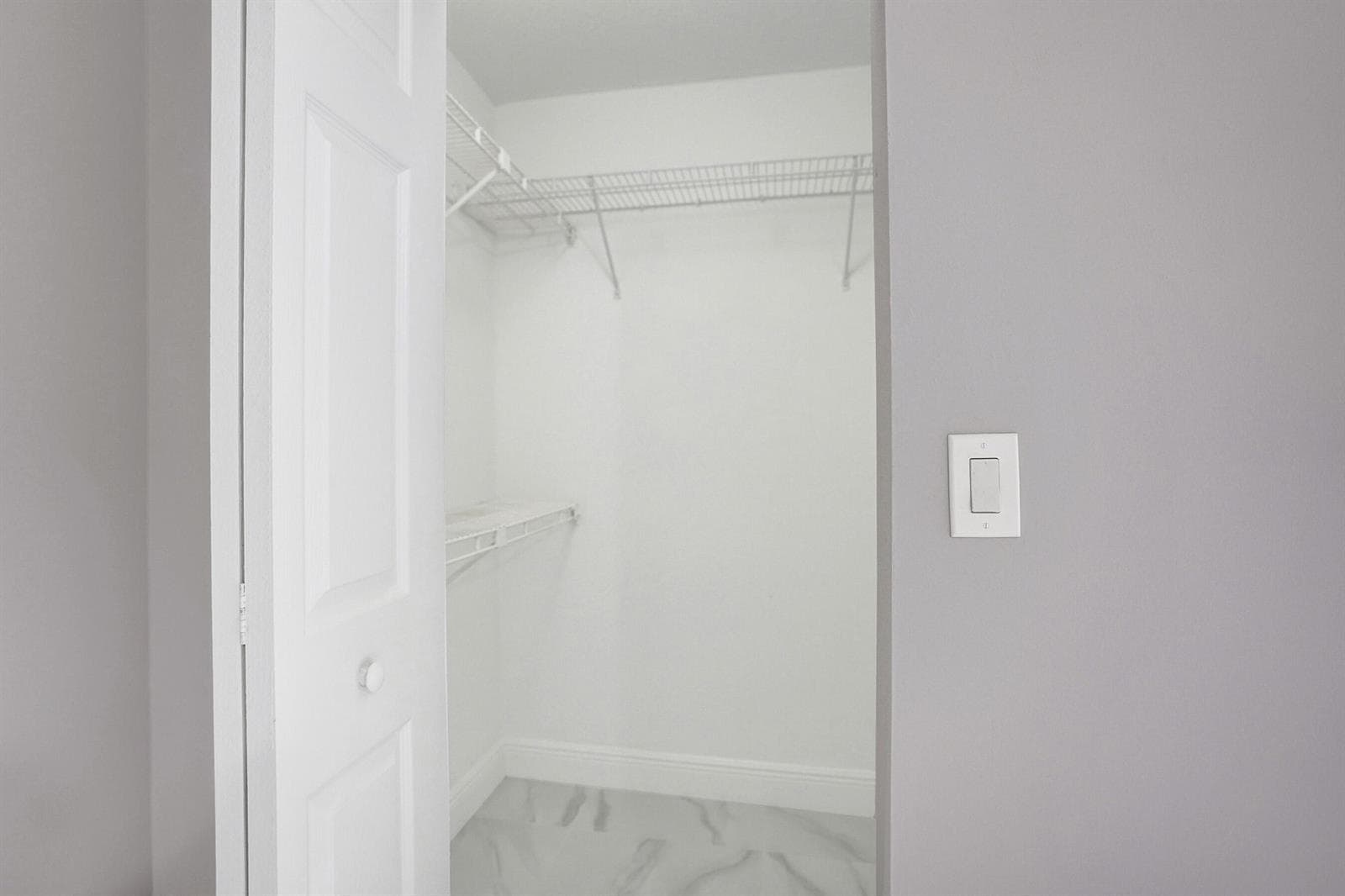 2200 S Cypress Bend Drive 707 photo 18