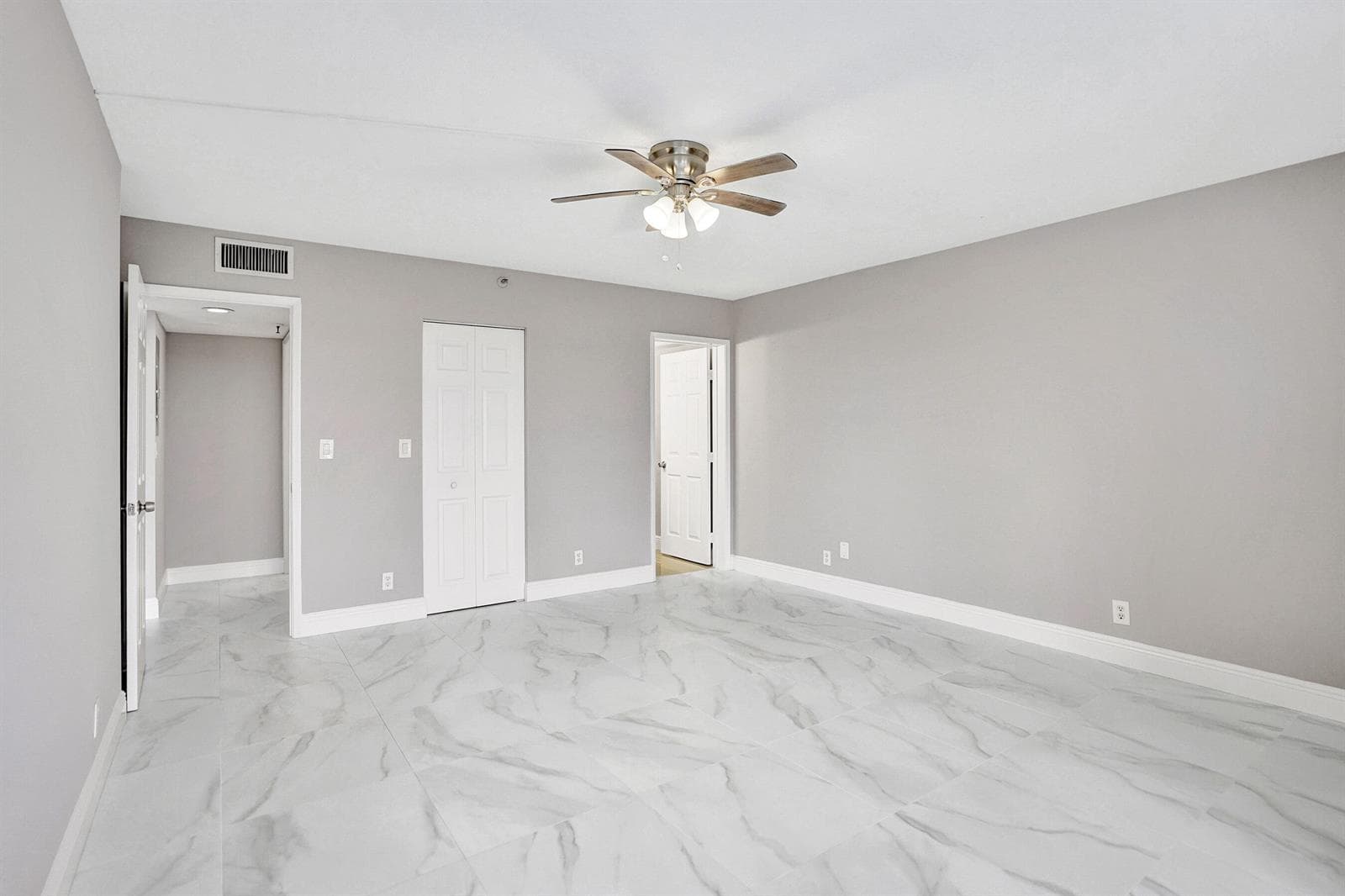 2200 S Cypress Bend Drive 707 photo 11