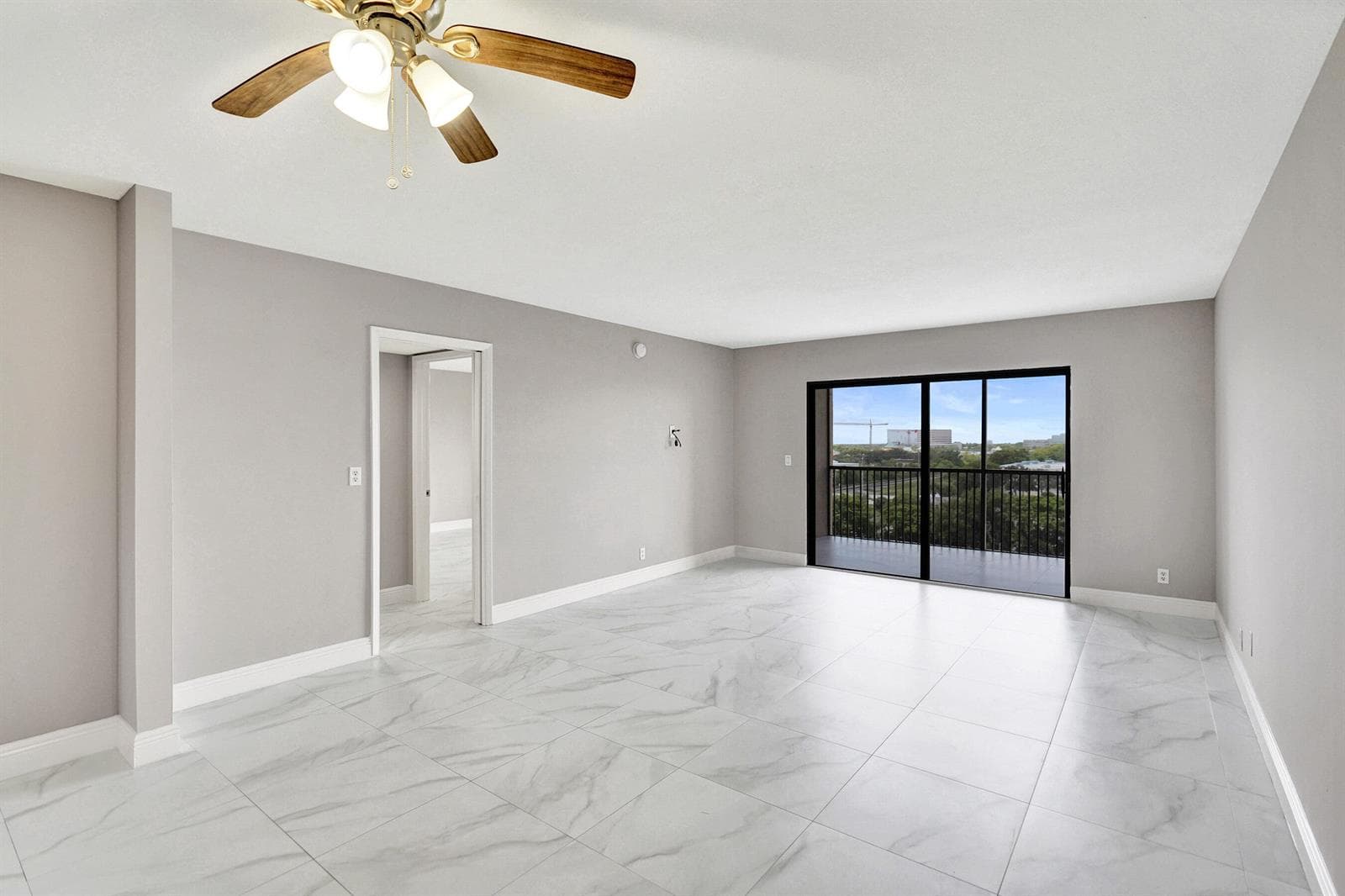 2200 S Cypress Bend Drive 707 photo 4
