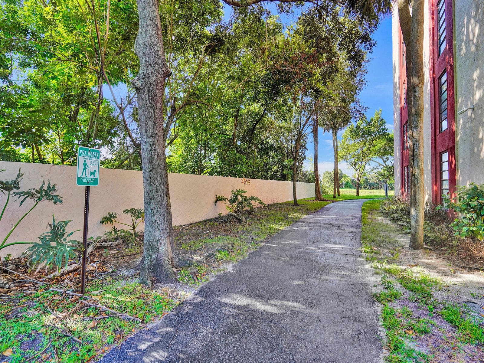 2200 S Cypress Bend Drive 707 photo 25