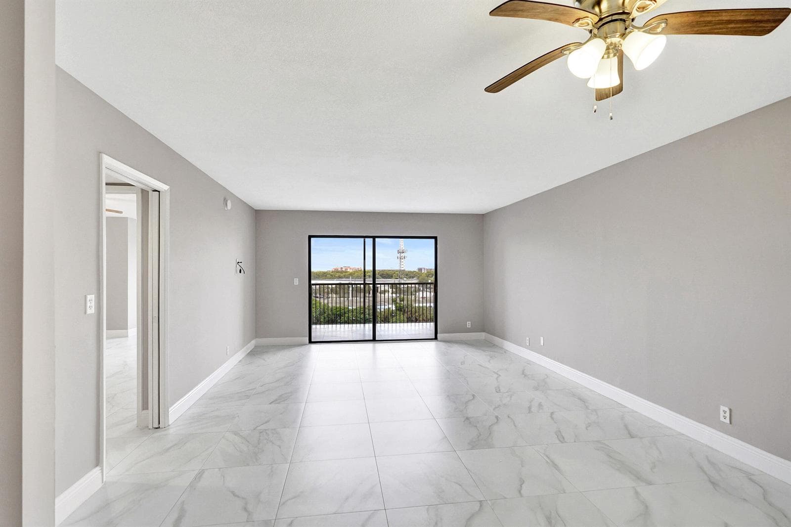 2200 S Cypress Bend Drive 707 photo 21