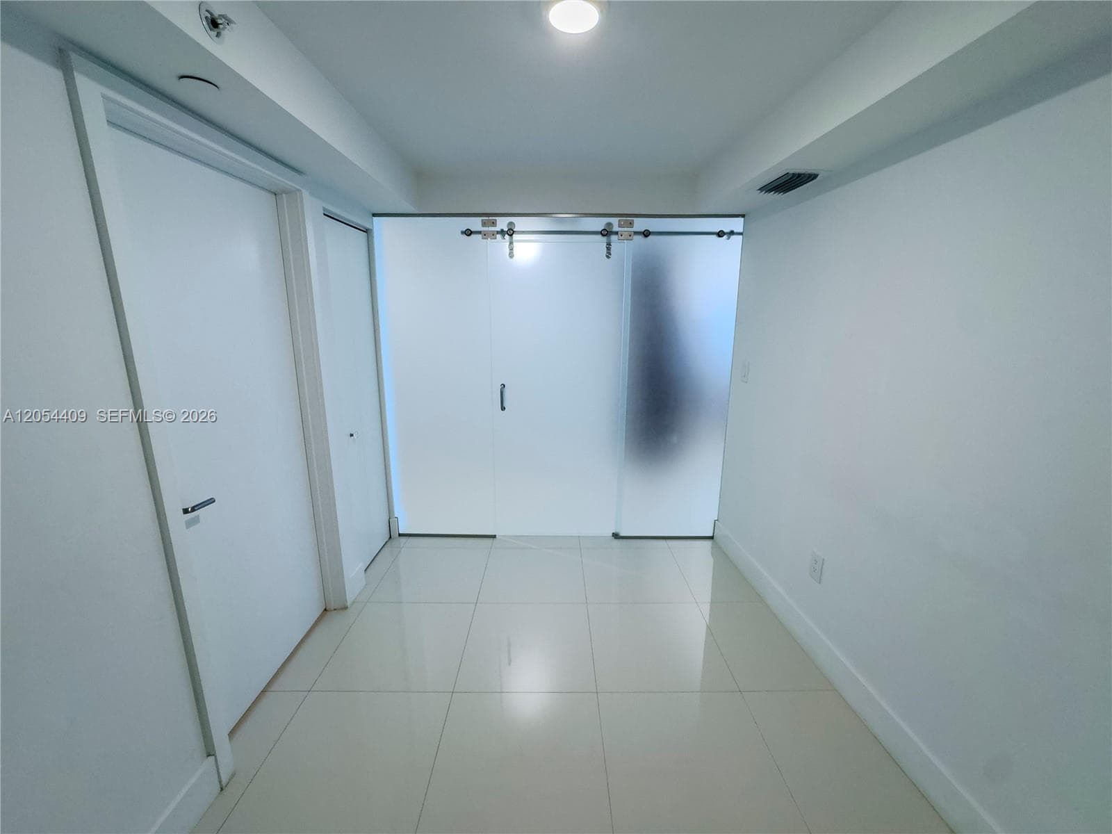 9261 E Bay Harbor Dr 405 photo 12