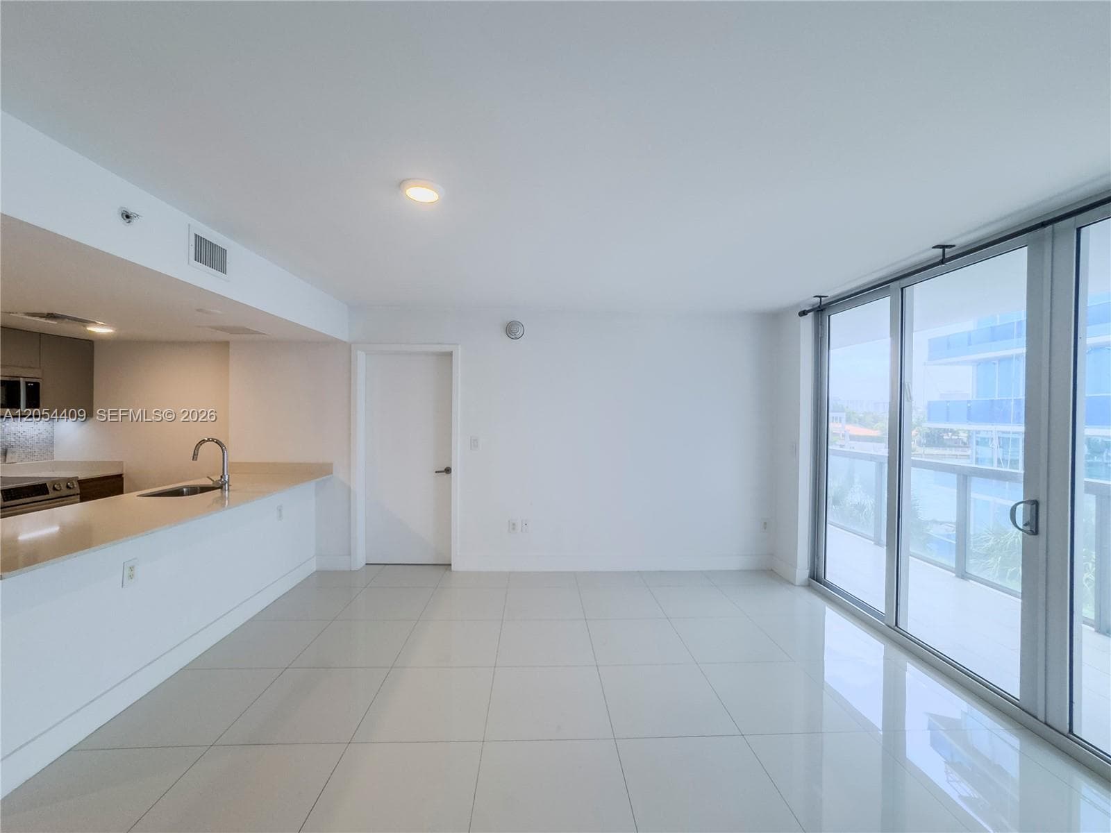 9261 E Bay Harbor Dr 405 photo 7