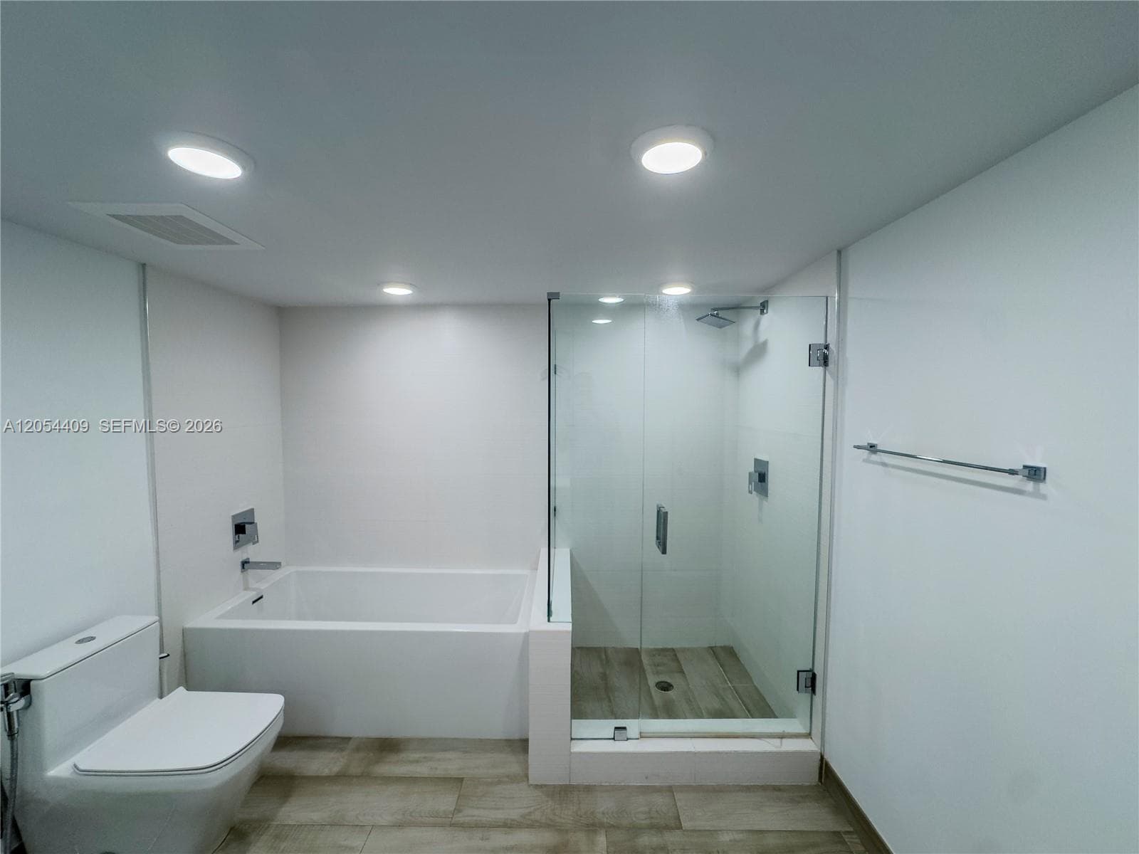 9261 E Bay Harbor Dr 405 photo 20