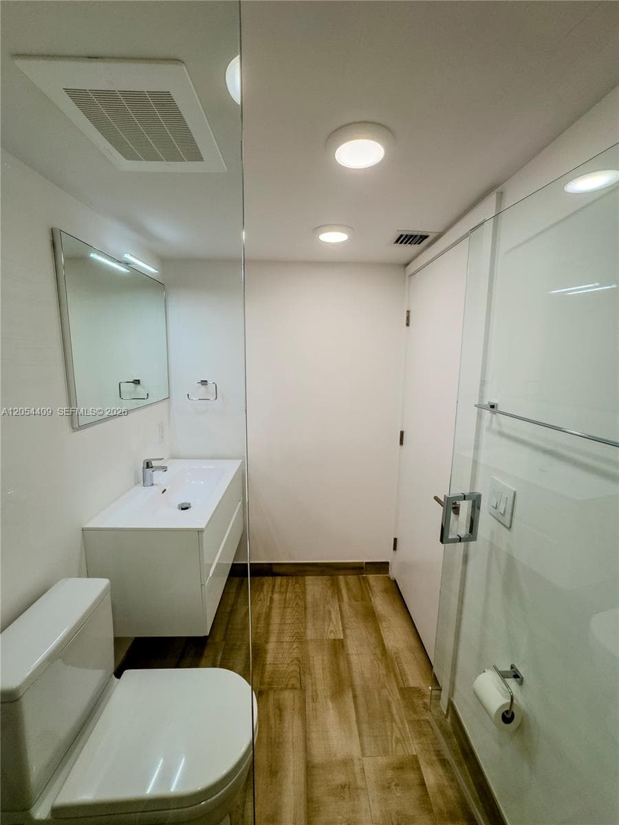 9261 E Bay Harbor Dr 405 photo 21