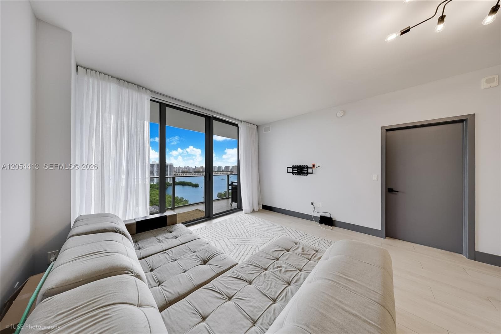 16385 Biscayne Blvd 2205 photo 4