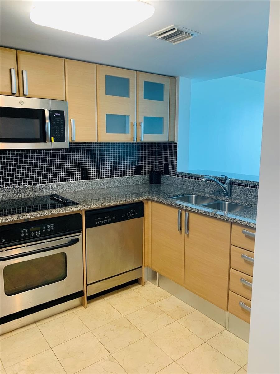 2101 Brickell Ave 2611 photo 8