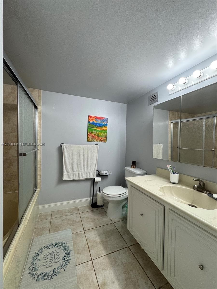 1000 Parkview Dr 107 photo 3