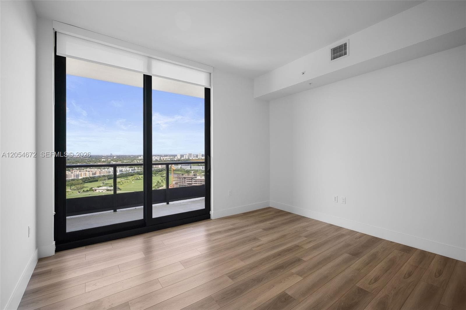 101 Diplomat Pkwy 1407 photo 5