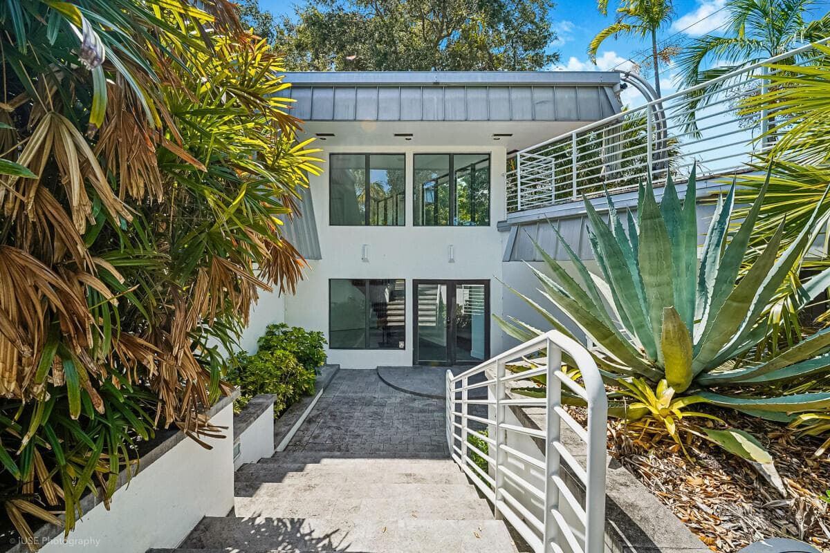 1343 Ponce De Leon Drive photo 4