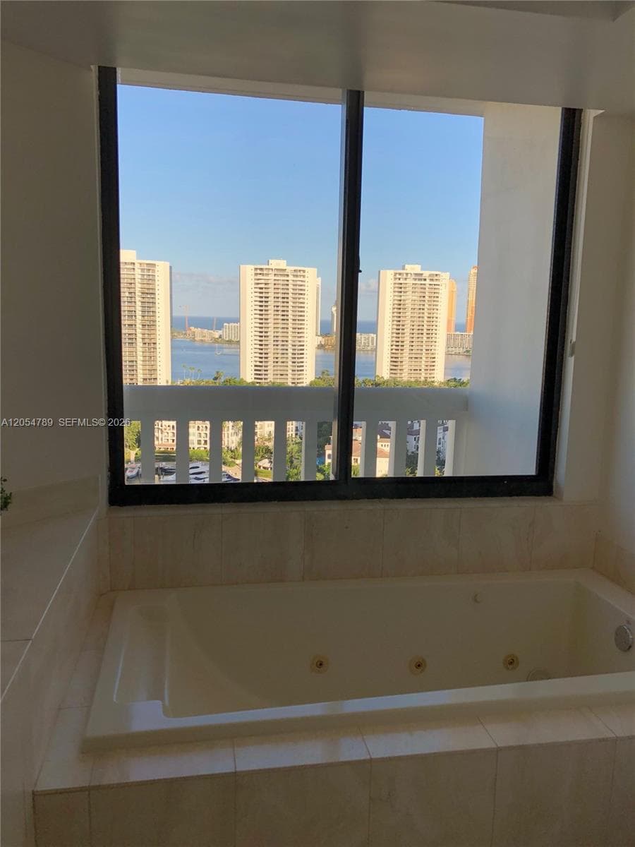 1000 Island Blvd 2308 photo 23