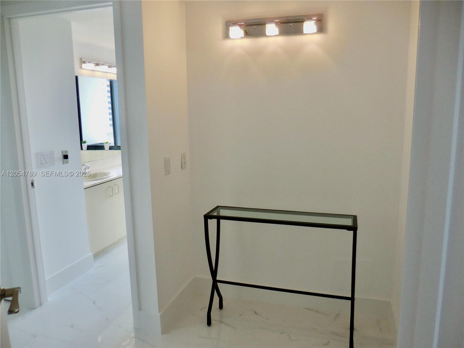 1000 Island Blvd 2308 photo 17