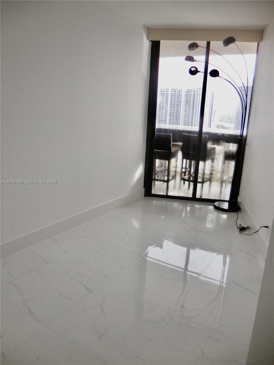 1000 Island Blvd 2308 photo 22