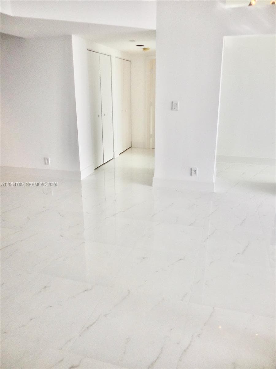 1000 Island Blvd 2308 photo 7