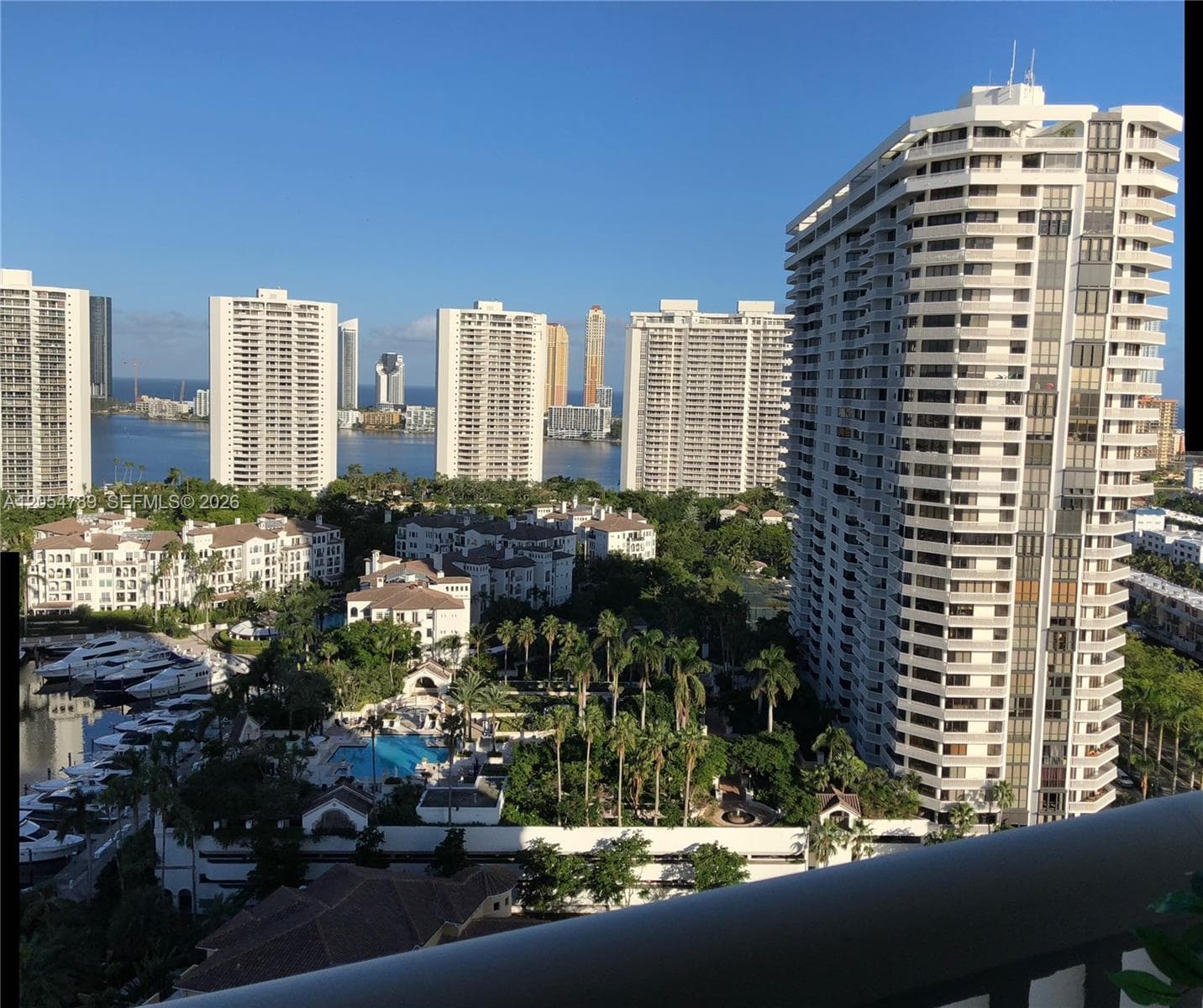 1000 Island Blvd 2308 photo 3