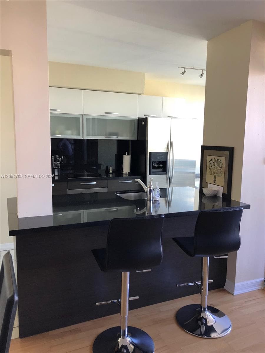1000 Island Blvd 2308 photo 20