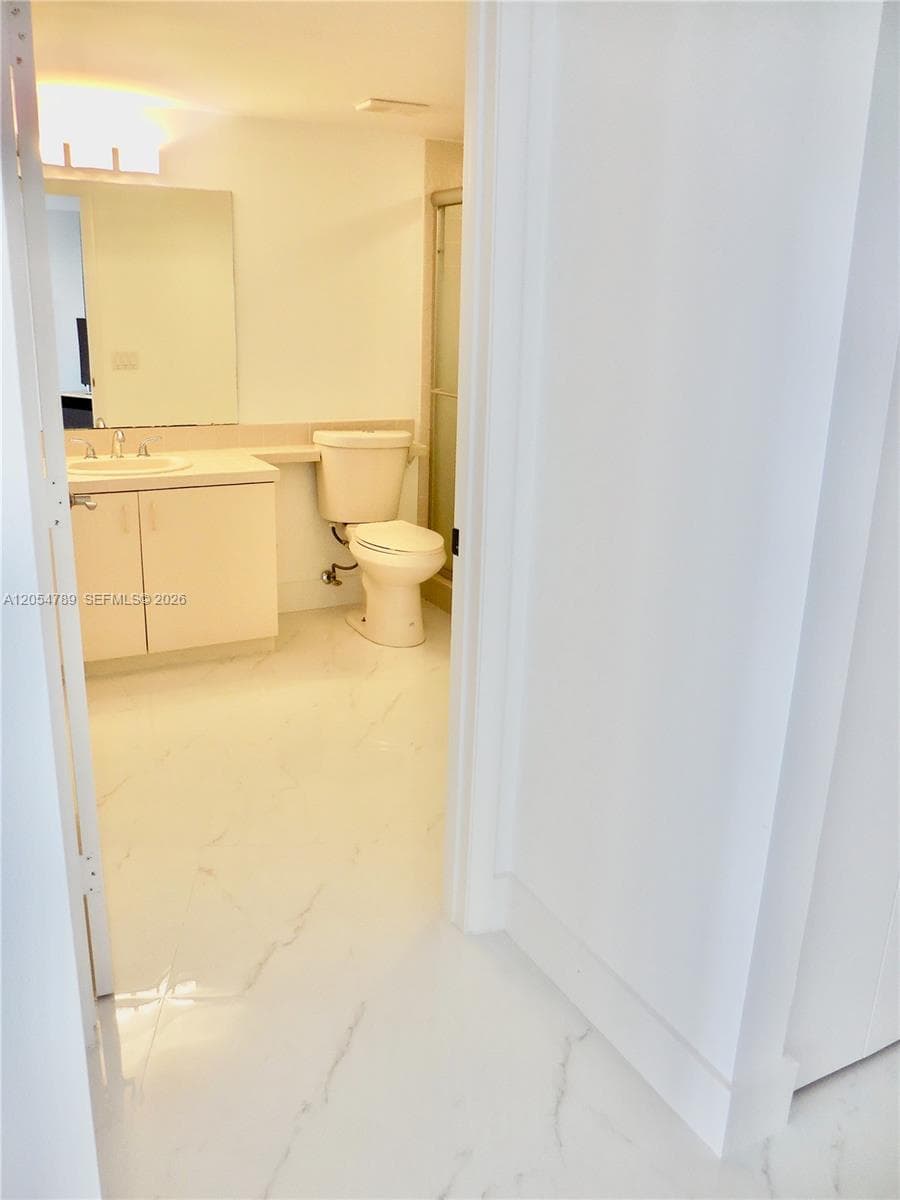 1000 Island Blvd 2308 photo 24