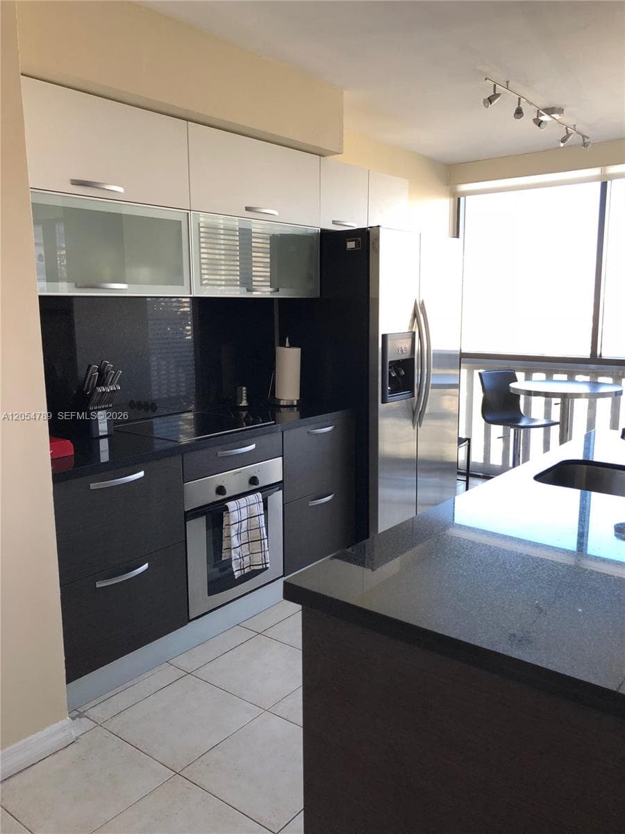 1000 Island Blvd 2308 photo 10