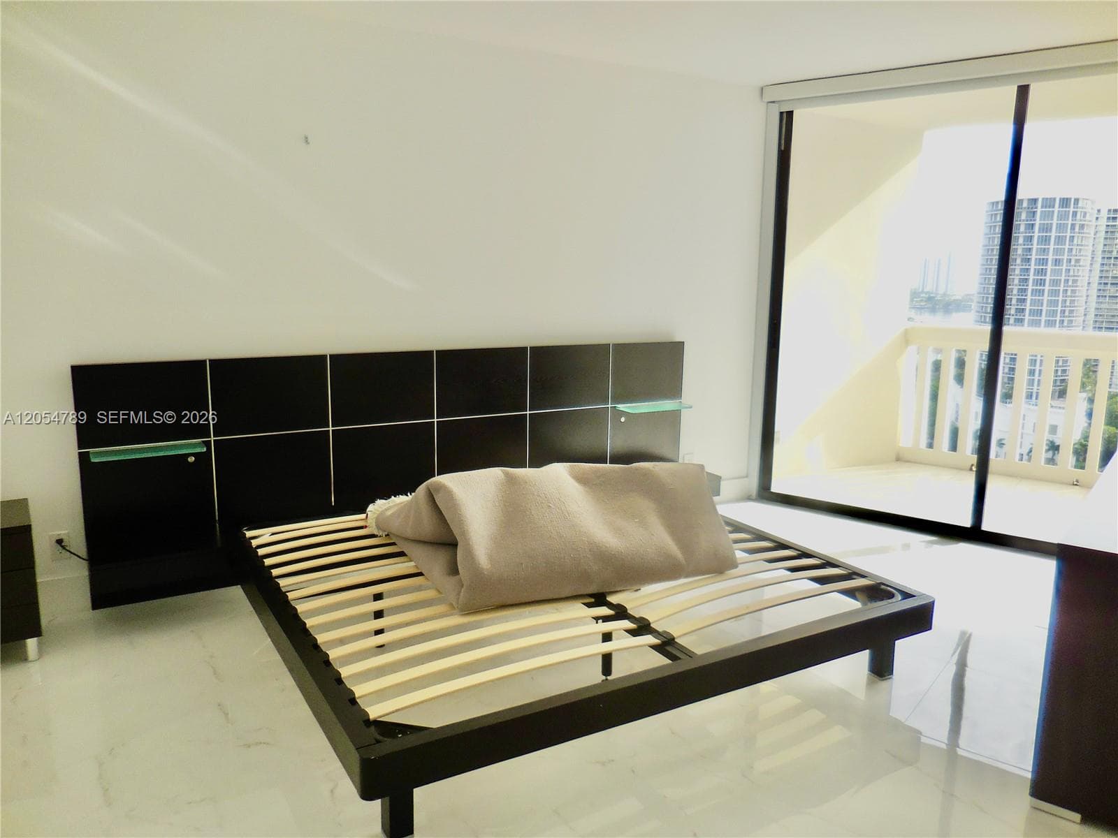 1000 Island Blvd 2308 photo 14