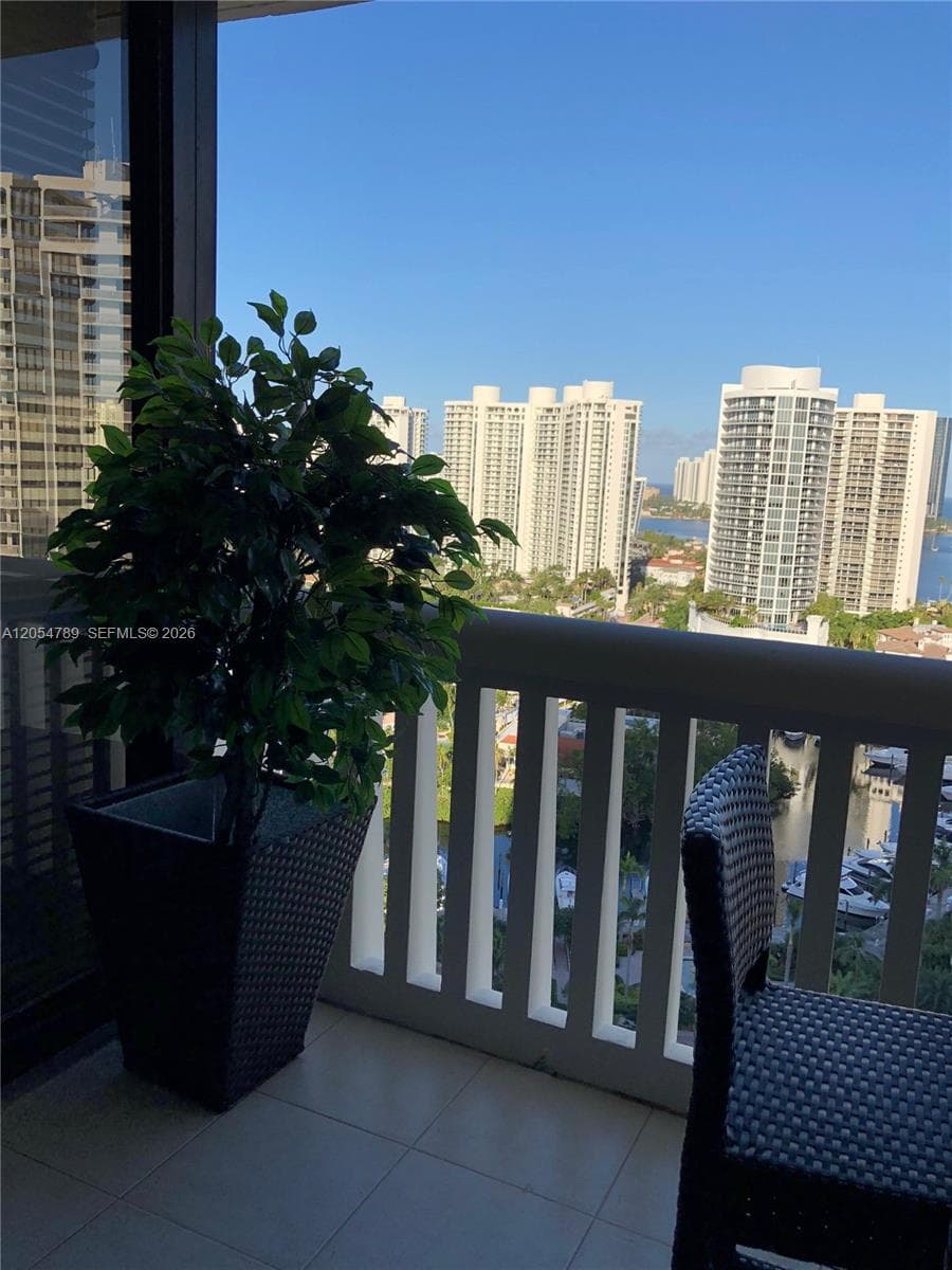 1000 Island Blvd 2308 photo 18