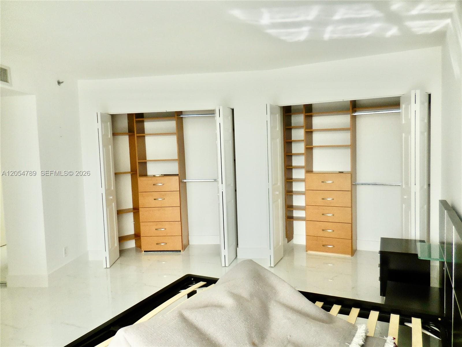 1000 Island Blvd 2308 photo 15