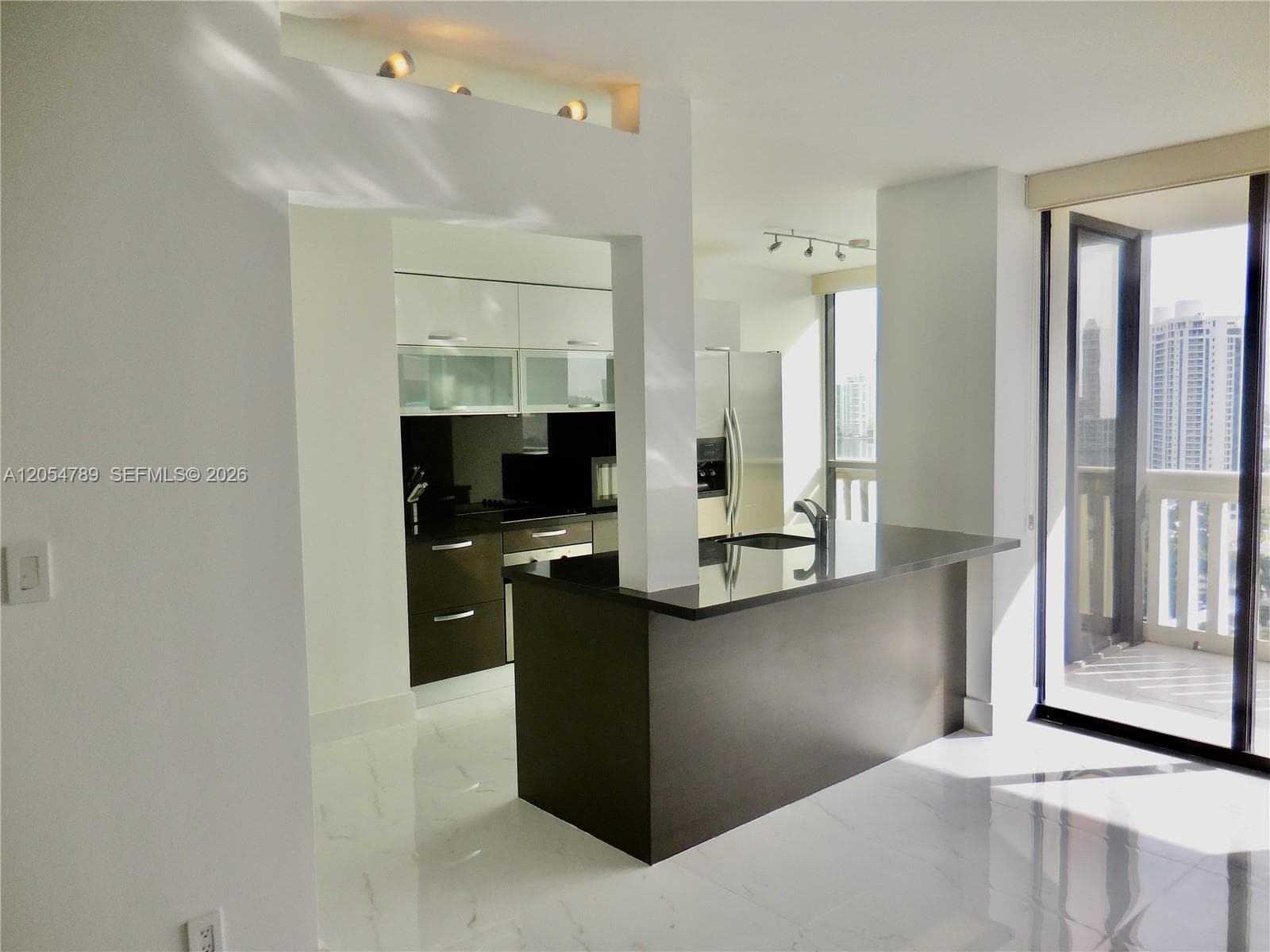 1000 Island Blvd 2308 photo 11