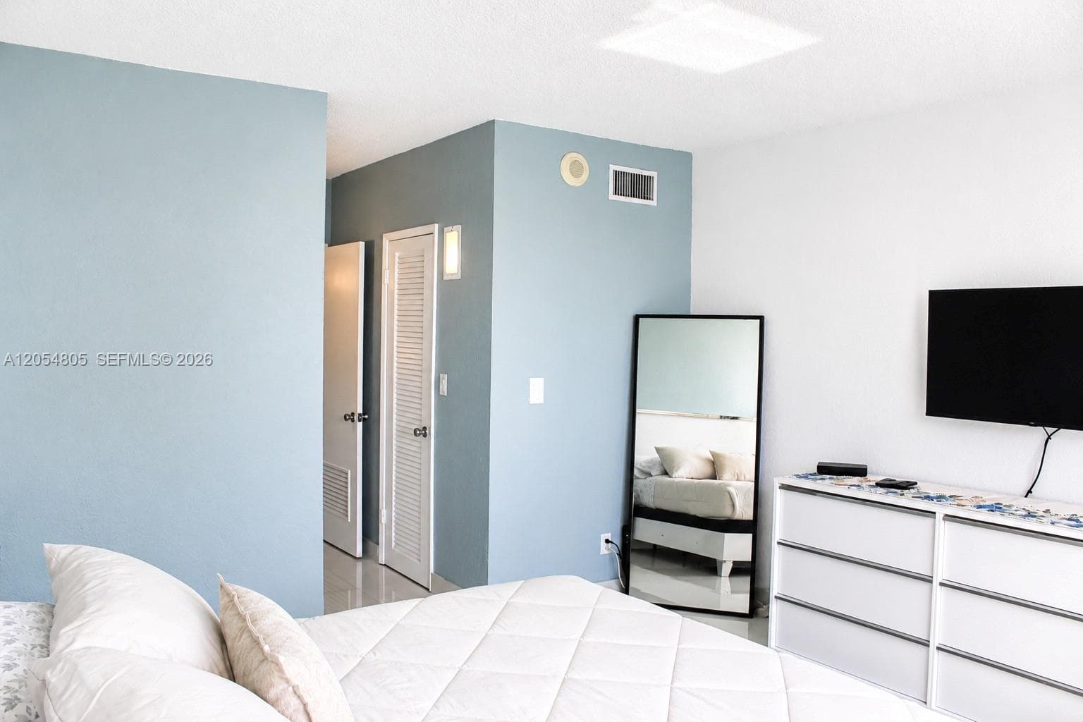 19370 Collins Ave 915 photo 12